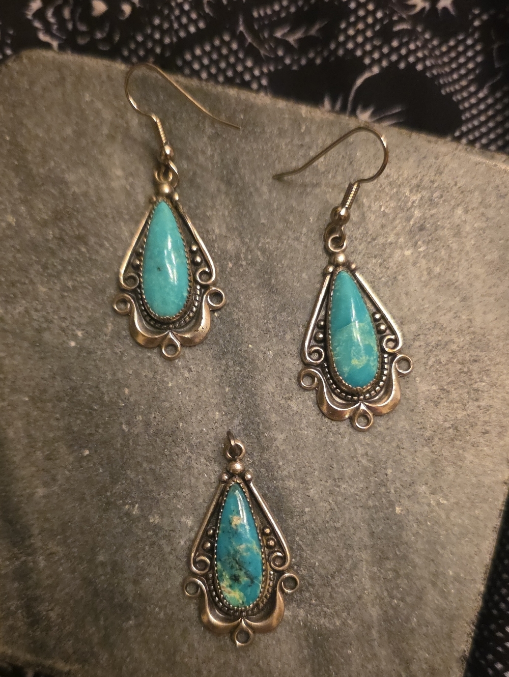 VINTAGE STERLING SILVER TURQUOISE TEARDROP PENDANT AND EARRINGS SET